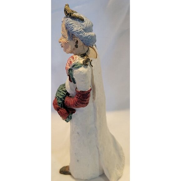 Vintage Hanford Crumpleton Elderly Woman Resin Figurine 1991 Wreath  Roses - Picture 5 of 10
